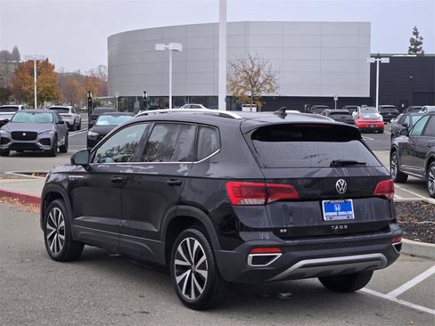 Used 2024 Volkswagen Taos SE image 6