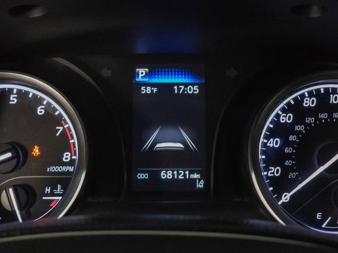 Used 2021 Toyota Camry LE image 25