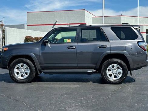 Certified 2022 Toyota 4Runner SR5 Premium AWD/4WD image 9