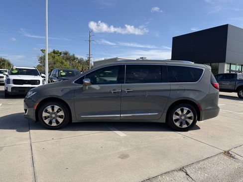 Used 2020 Chrysler Pacifica Limited w/ Advanced Safetytec Group image 7