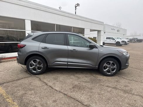 Used 2024 Ford Escape ST-Line w/ Tech Pack #1 AWD/4WD image 2