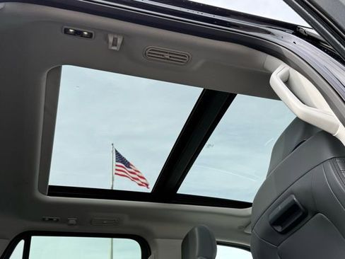 Used 2025 Ford Expedition Active image 3