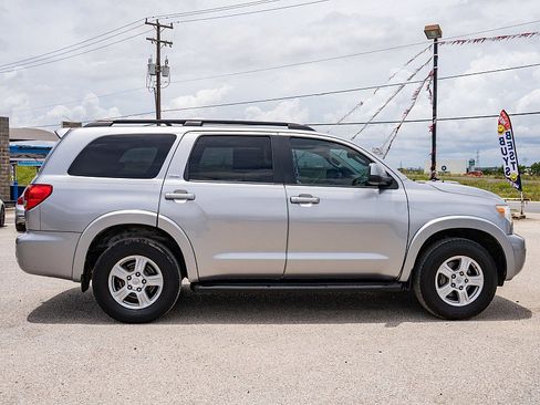 Used 2017 Toyota Sequoia SR5 w/ Premium Package RWD image 4