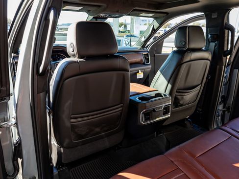 Used 2026 GMC Sierra 3500 Denali Ultimate image 34