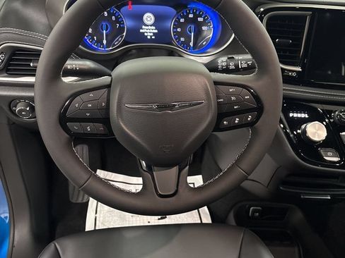 New 2026 Chrysler Pacifica Select w/ S Appearance Package FWD image 11