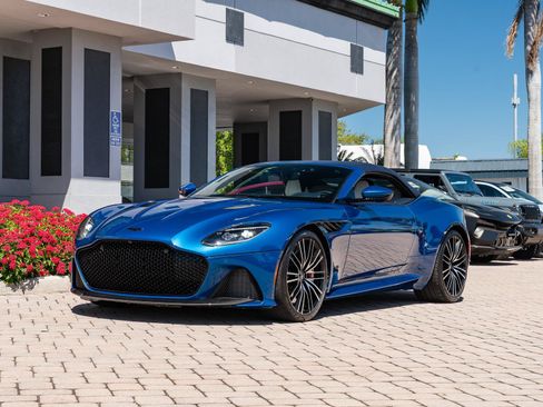 Used 2022 Aston Martin DBS Superleggera Volante RWD image 28