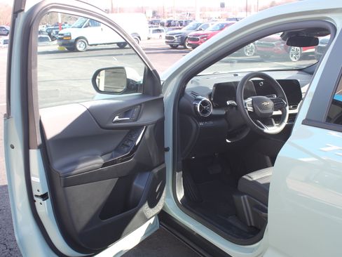 New 2026 Chevrolet Equinox LT image 8