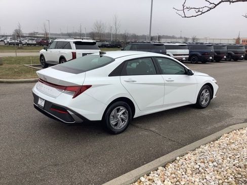 New 2026 Hyundai Elantra SE image 5