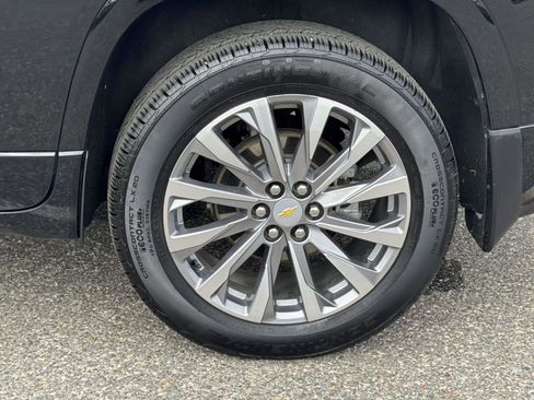 Used 2023 Chevrolet Traverse Premier image 9