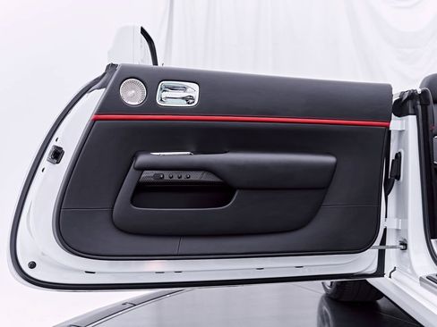 Used 2020 Rolls-Royce Dawn RWD image 42