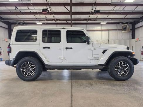 Used 2024 Jeep Wrangler Unlimited Sahara AWD/4WD image 6