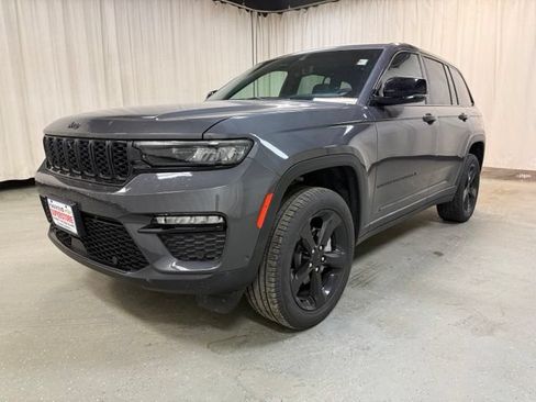 Used 2024 Jeep Grand Cherokee Limited w/ Luxury Tech Group II AWD/4WD image 11