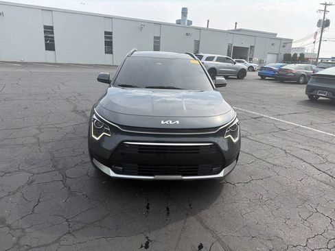 Used 2023 Kia Niro EX Touring FWD image 3