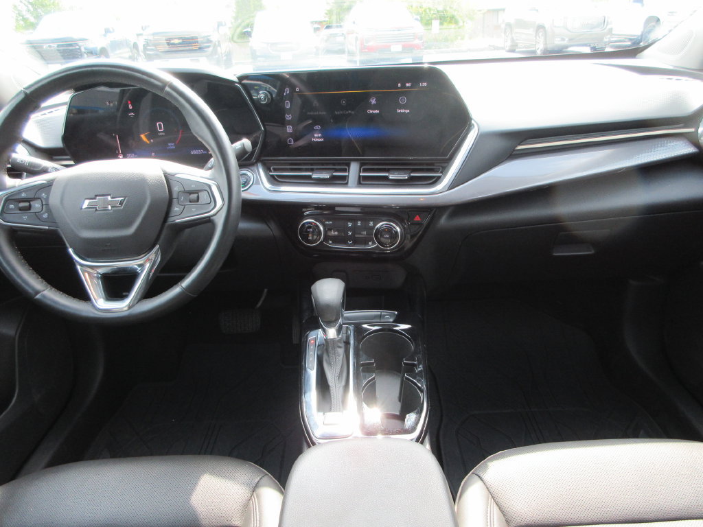 Used 2025 Chevrolet Trax ACTIV w/ Driver Confidence Package FWD image 16