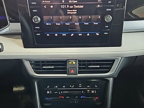 New 2026 Volkswagen Taos SE image 30