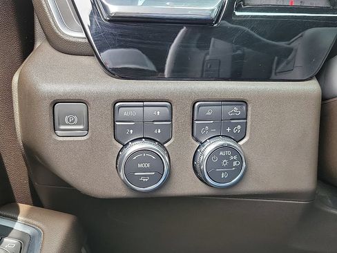 Used 2023 GMC Sierra 1500 SLT w/ SLT Premium Package AWD/4WD image 14