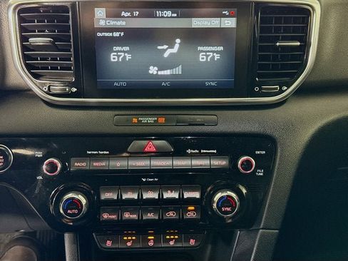 Certified 2022 Kia Sportage EX w/ EX Technology Package AWD/4WD image 33