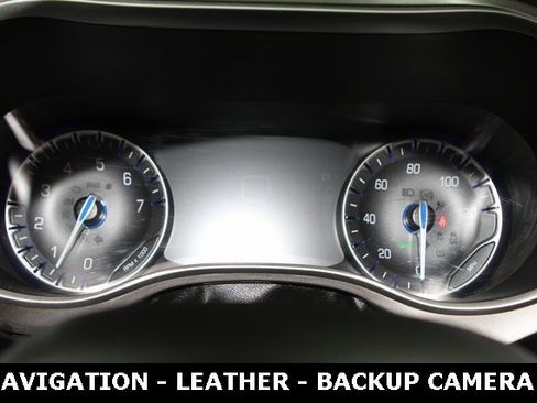 Used 2020 Chrysler Pacifica Touring-L Plus w/ Tire & Wheel Group image 17