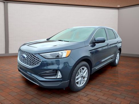 Used 2024 Ford Edge SEL w/ Convenience Package image 4