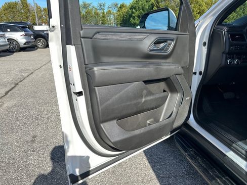 Used 2022 GMC Yukon XL SLT w/ SLT Premium Package image 22