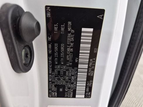 Used 2024 Toyota Sienna Platinum FWD image 33