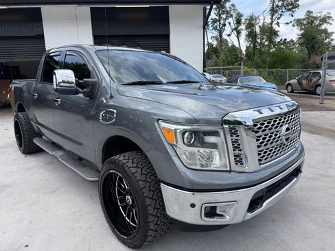 Used 2017 Nissan Titan SL w/ SL Towing Convenience Package RWD image 15