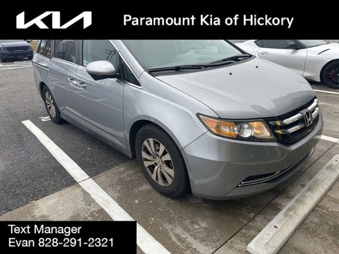 Used 2017 Honda Odyssey SE image 2