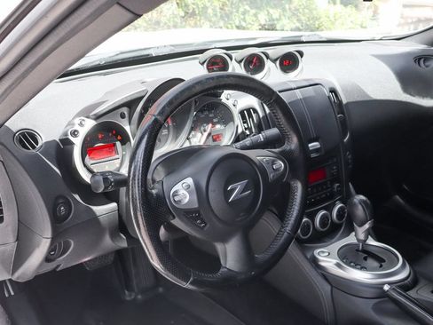 Used 2017 Nissan 370Z Coupe RWD image 21