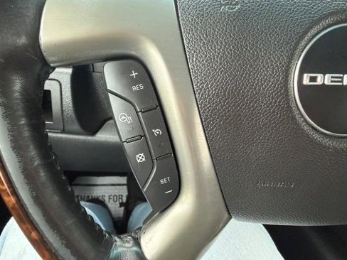 Used 2013 GMC Yukon XL Denali image 30