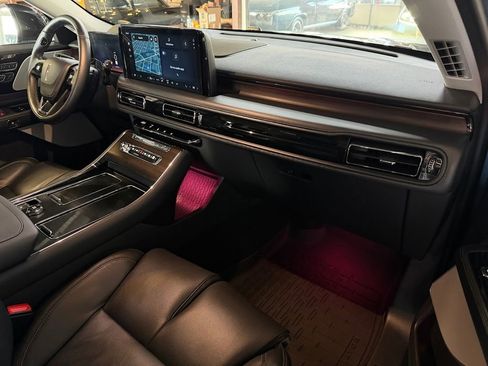 Used 2025 Lincoln Aviator Reserve w/ Equipment Group 201A image 12