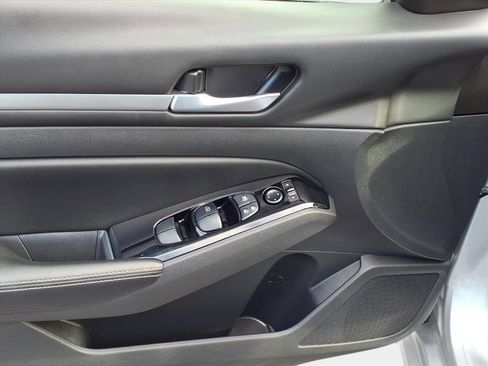 Used 2023 Nissan Altima 2.5 SV image 7