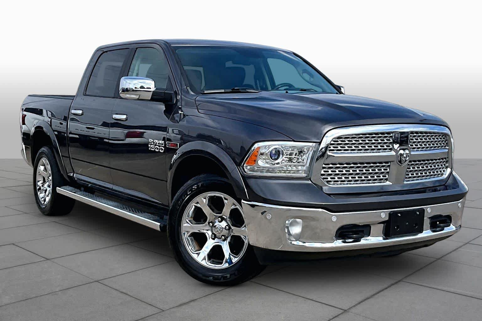 Used 2018 RAM 1500 Laramie w/ Convenience Group AWD/4WD image 3