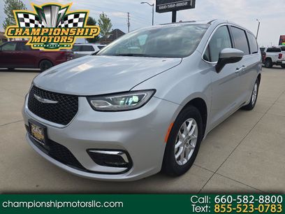 Used 2023 Chrysler Pacifica Touring-L