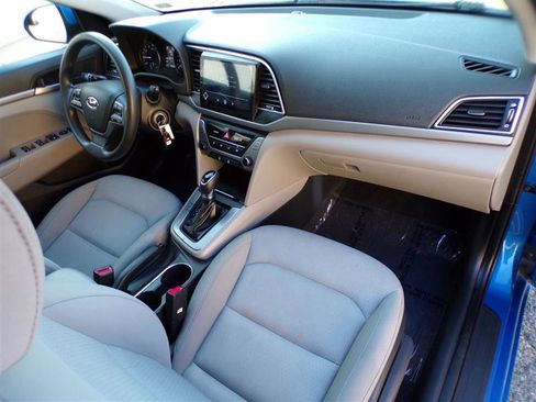 Used 2017 Hyundai Elantra SE image 19