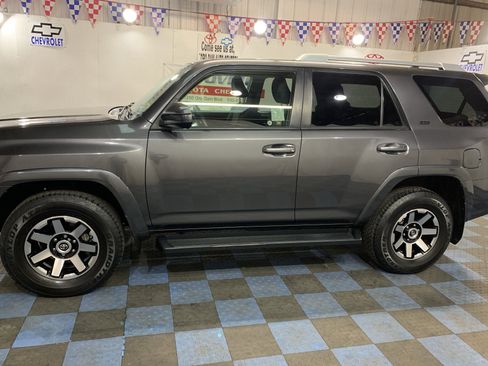Used 2018 Toyota 4Runner SR5 image 2