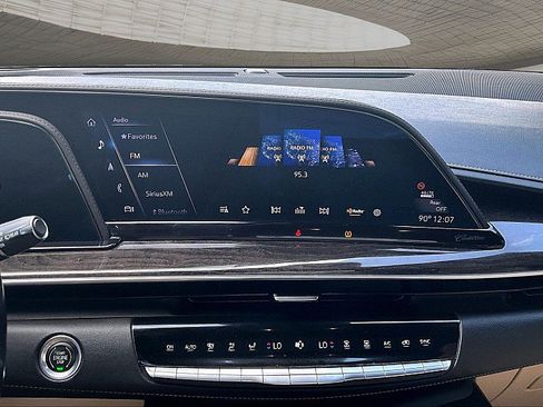 Used 2023 Cadillac Escalade Premium Luxury w/ Performance Package AWD/4WD image 19