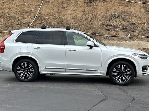Certified 2023 Volvo XC90 T8 Plus AWD/4WD image 3