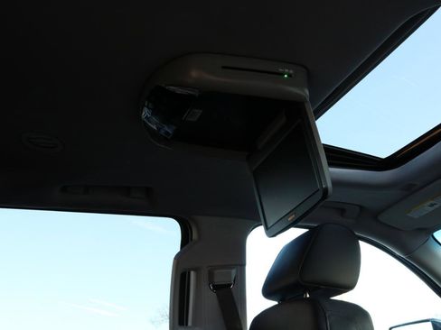 Used 2018 Chevrolet Suburban LT w/ Luxury Package image 44