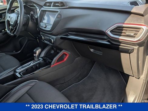 Used 2023 Chevrolet TrailBlazer RS image 34