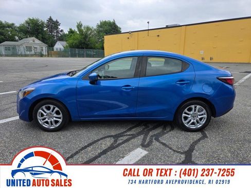 Used 2018 Toyota Yaris iA FWD image 2