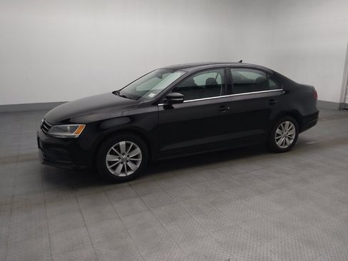 Used 2016 Volkswagen Jetta SE FWD image 2