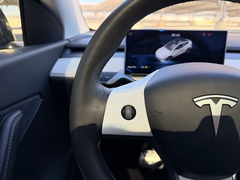 Used 2022 Tesla Model Y Long Range AWD/4WD image 52