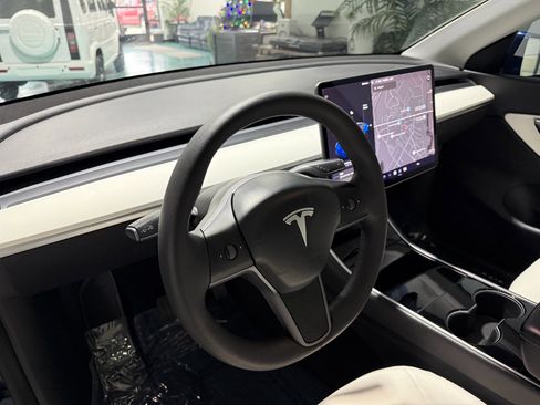 Used 2021 Tesla Model Y Long Range image 10