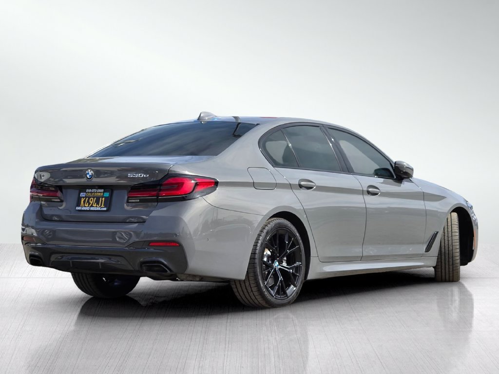 Used 2021 BMW 530e w/ M Sport Package RWD image 5