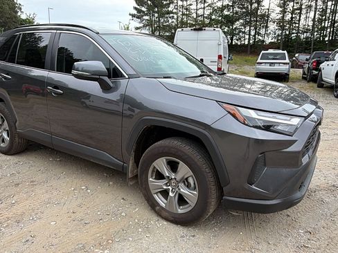 Used 2024 Toyota RAV4 XLE AWD/4WD image 5