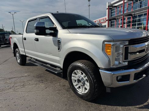Used 2017 Ford F250 XLT w/ FX4 Off-Road Package AWD/4WD image 12