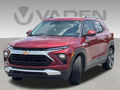 Used 2025 Chevrolet TrailBlazer LT w/ LT Cold Weather Package FWD image 26