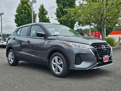 New 2025 Nissan Kicks Play S image 2