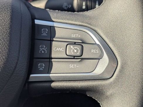 New 2025 Jeep Compass Limited w/ Sun & Sound Group AWD/4WD image 11
