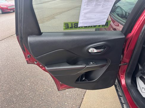 Used 2015 Jeep Cherokee Trailhawk w/ Comfort/Convenience Group image 13